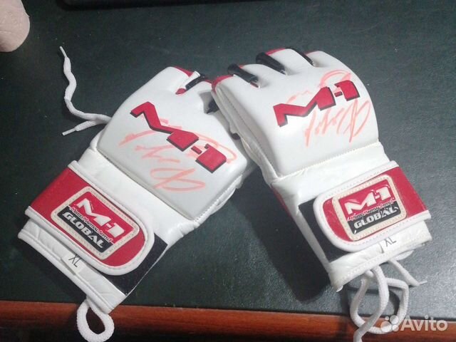 Перчатки с автографом Федора Емельяненко