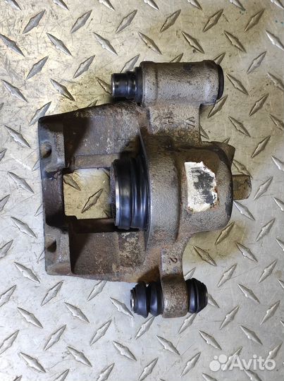 Суппорт задний Mercedes W463