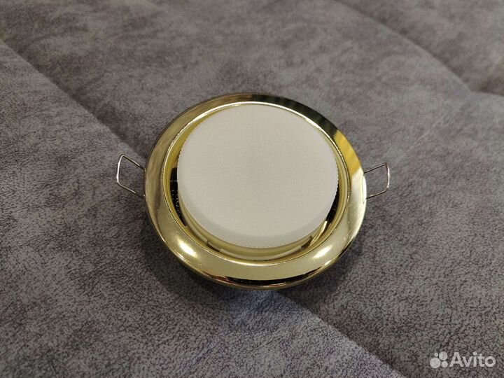 Светильник встраиваемый золотой