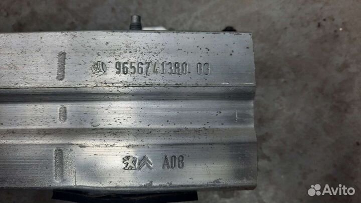 Усилитель переднего бампера Peugeot 308