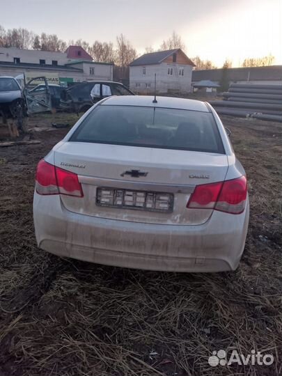 Накладка в торпедо левая Chevrolet Cruze 1