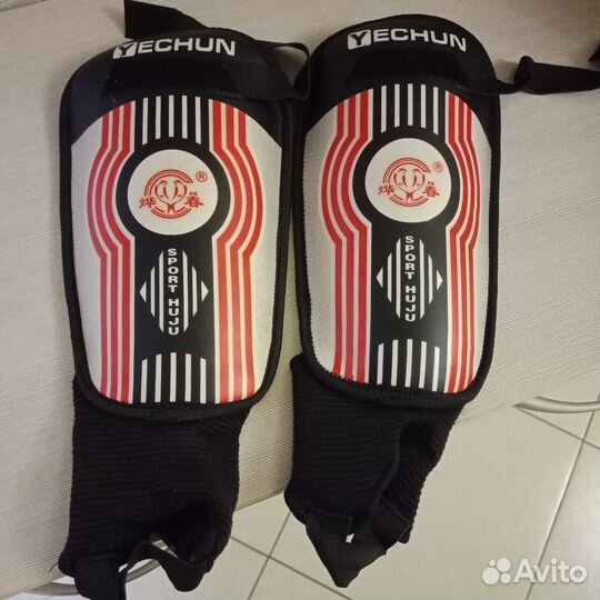 Щитки футбольные