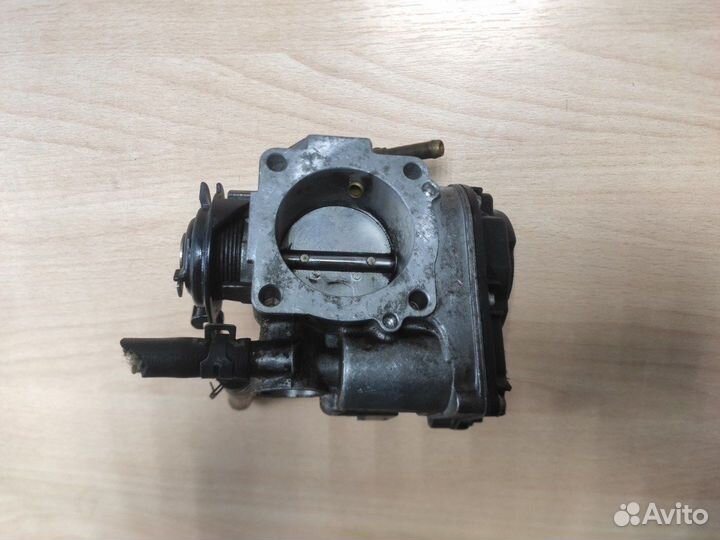 Дроссельная заслонка Volkswagen Golf 4 1J