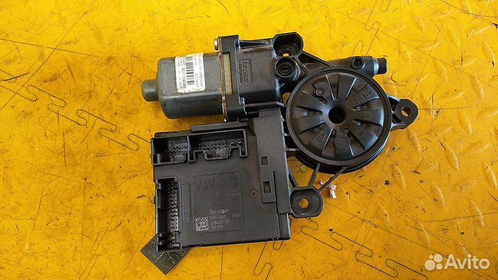 Моторчик стеклоподъемника Passat (B6)