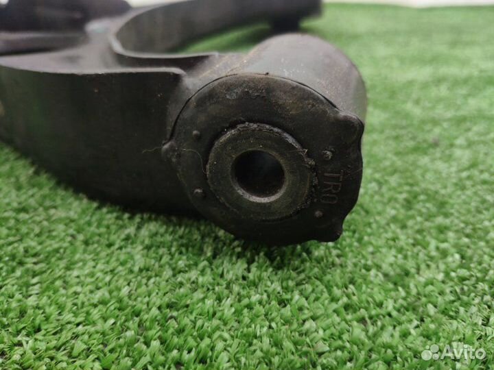 Рычаг подвески передний правый Honda Civic 4D