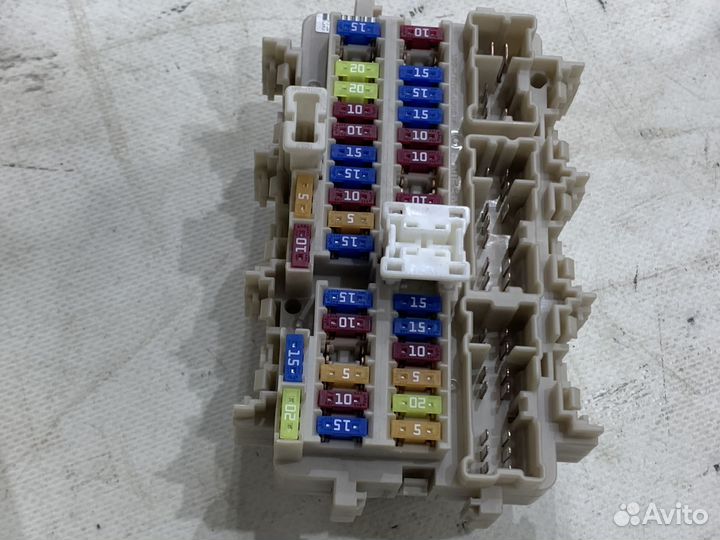 Блок предохранителей в салоне Nissan Murano Z52