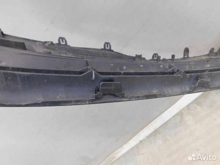 Решетка в бампер центральная Toyota Camry