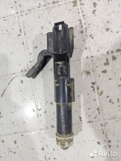 Форсунка омывателя правая Toyota Land Cruiser 200