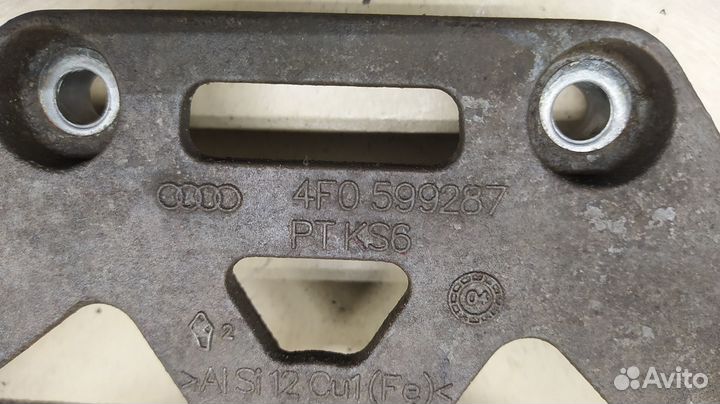 Кронштейн редуктора A6 C6,4F 2005-2011