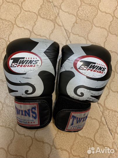 Боксерские перчатки twins 12oz