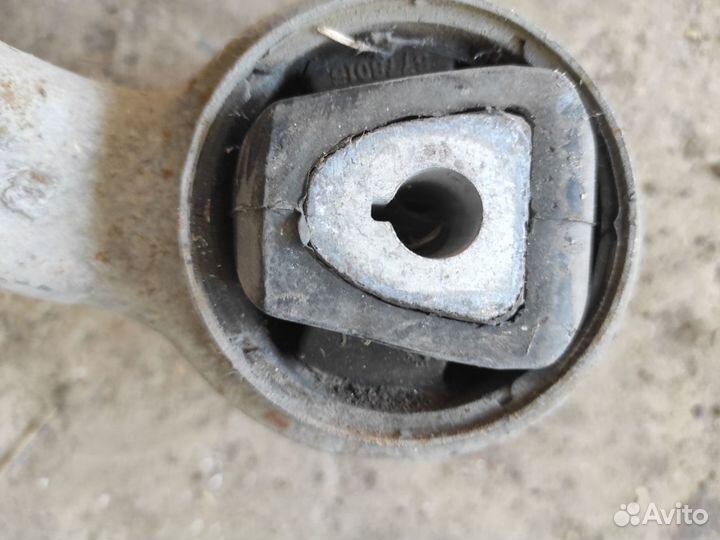 Рычаг передний верхний правый подвески BMW X5 (E70