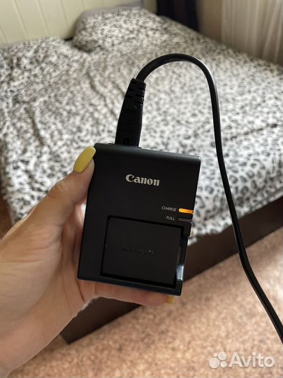 Зеркальная камера canon EOS 1300D