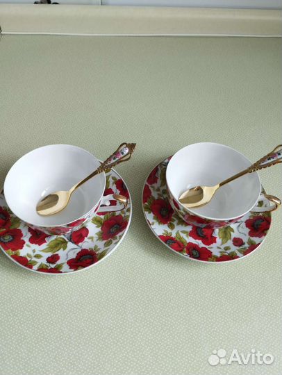 Две чайные пары с ложечками