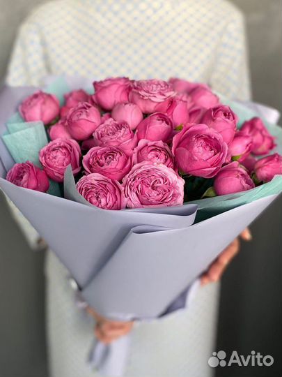 Букет из пионовидной кустовой Розы