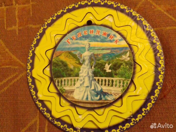 Сувенирные тарелки из разных стран