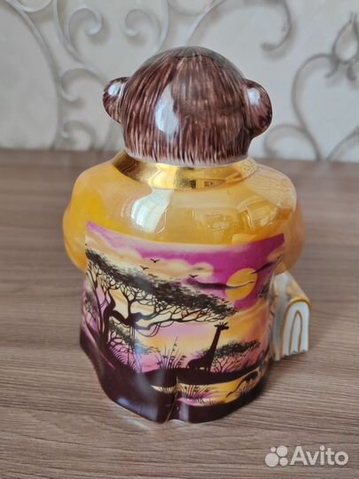 Фарфоровая статуэтка Обезьяна 