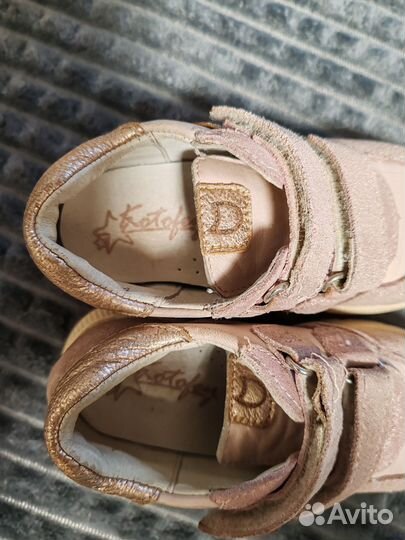 Кроссовки для девочки