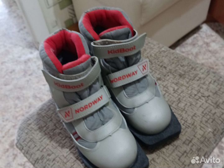 Лыжные ботинки