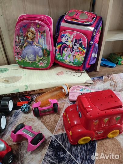 Огромная коробка игрушка и одежды