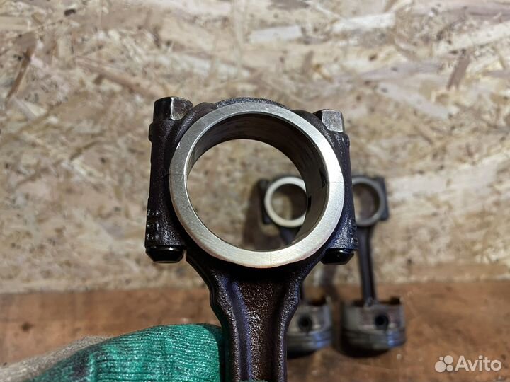 Шатун с поршнем Peugeot Citroen 1.4i KFW TU3JP