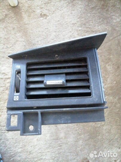 Дефлектор воздушный передний левый Nissan Teana