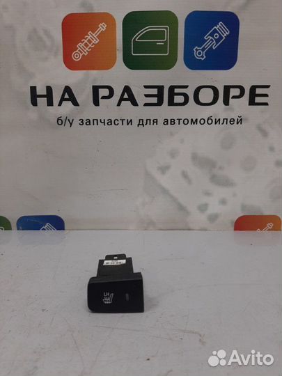 Кнопка подогрева сидений левая Hyundai Tucson JM