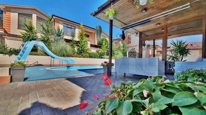 Дом 191,1 м² на участке 1,6 сот.