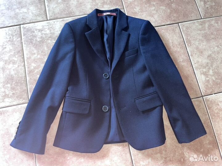 Костюм в школу первокласснику.122 размер