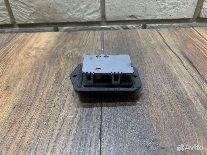 Toyota Corolla E15 Резистор отопителя