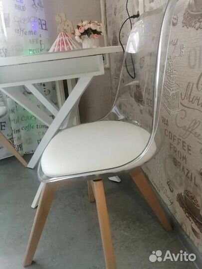 Стул c монолитным сиденьем из пластика и экокожи