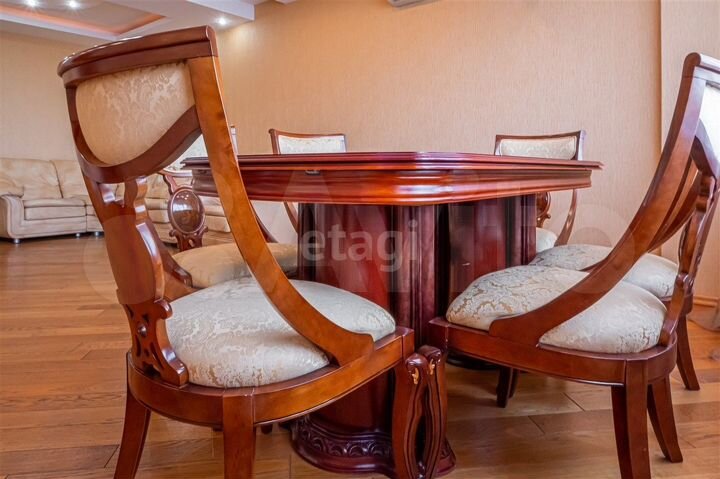 3-к. квартира, 130 м², 9/10 эт.