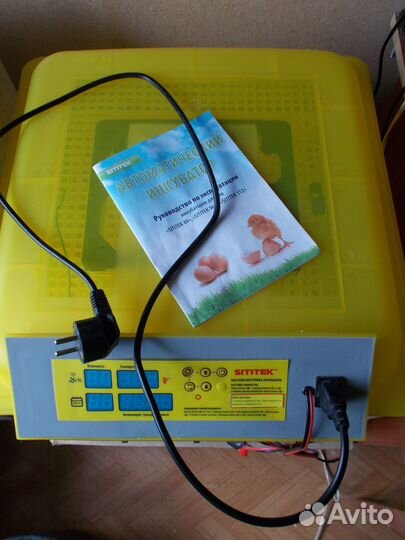 Инкубатор с автоповоротом, терморегулят. и гигром