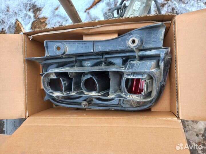 Фонарь задний левый и правый на Ниссан марч