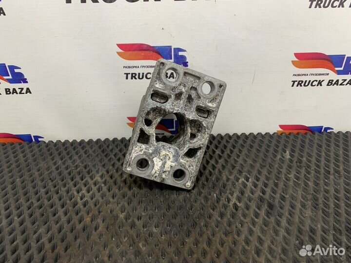 Кронштейн крыла заднего