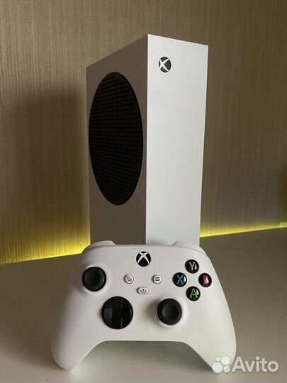 Microsoft Xbox Series S 512 GB + Док-станция Dobe
