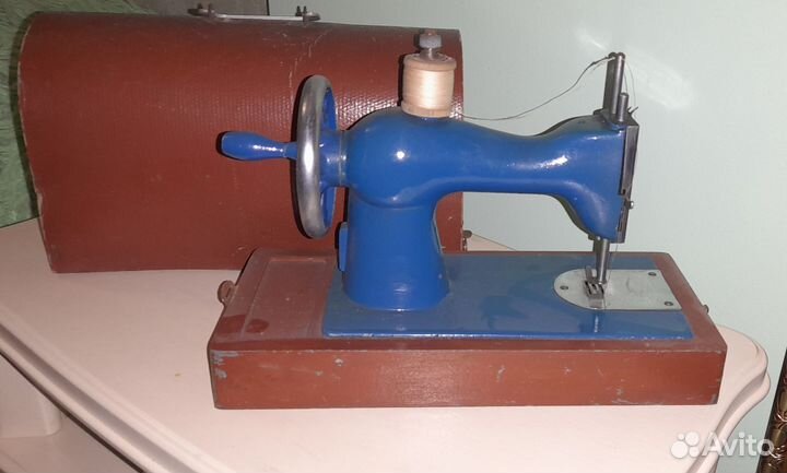 Детская швейная машинка