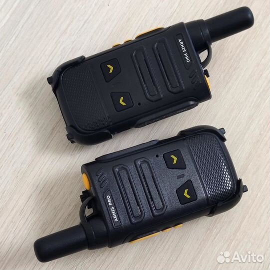 Рация с гарнитурой и наушником для работы