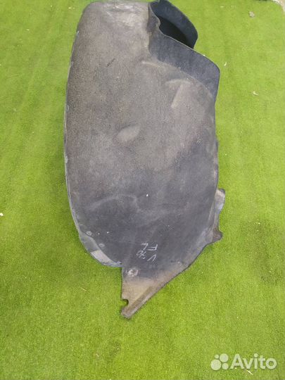 Подкрылок передний левый Volvo V70