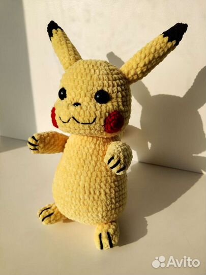 Вязаная игрушка Пикачу ручной работы