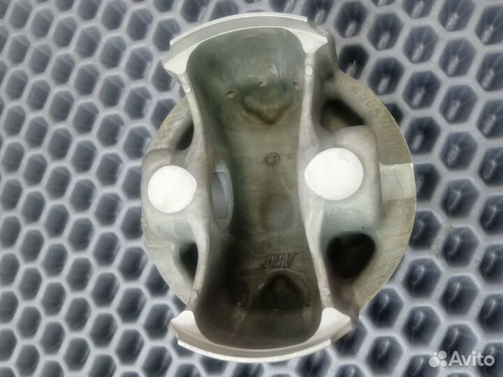 Suzuki gsxr 600 k8 k9 k10 n735 Поршень