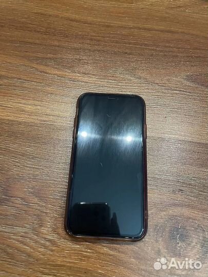 Телефон iPhone 11