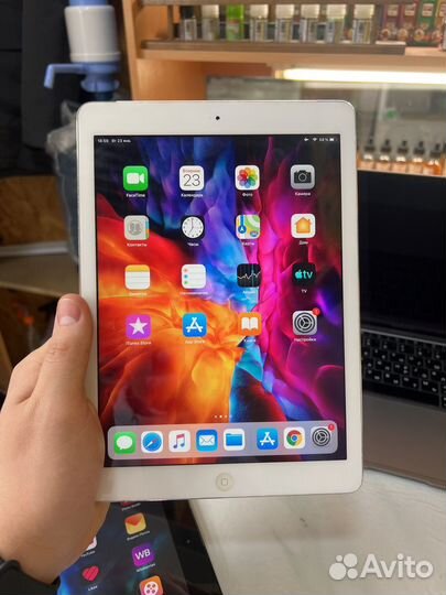 iPad AIR 16 гб черный wifi