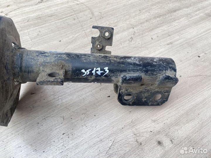 Амортизатор передний левый Toyota Corolla Spacio E