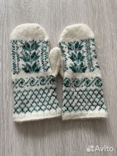 Варежки женские