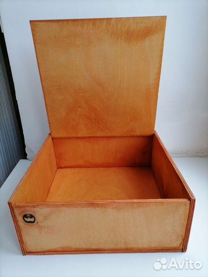 Подарочная коробка