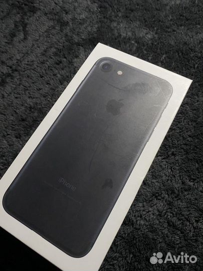 Коробка от iPhone 7