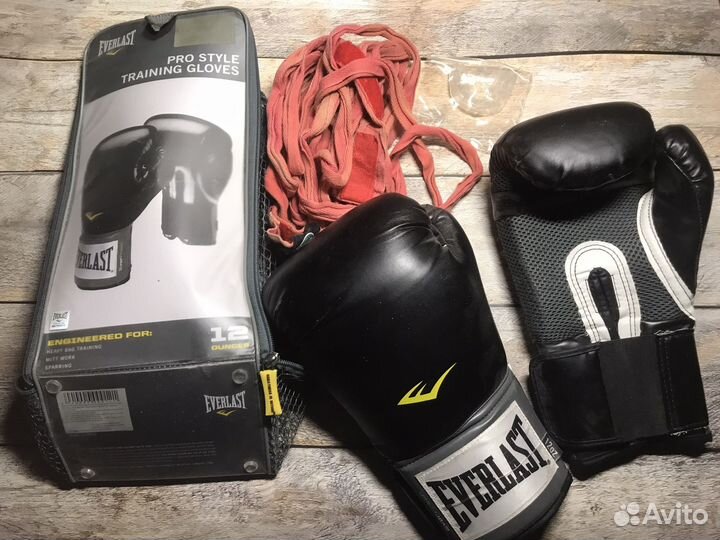 Боксерские перчатки Everlast