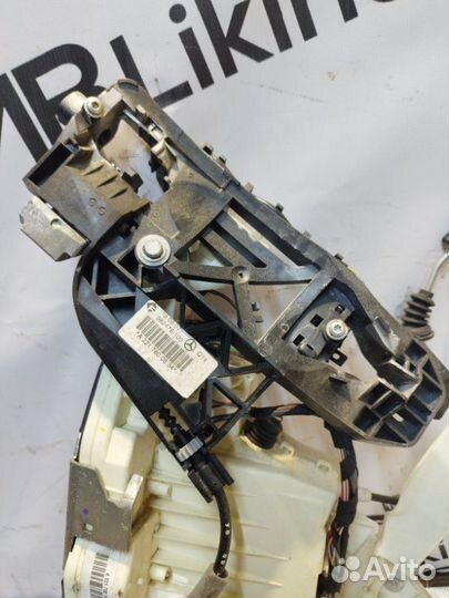 Замок двери задний правый Mercedes S-Class W221