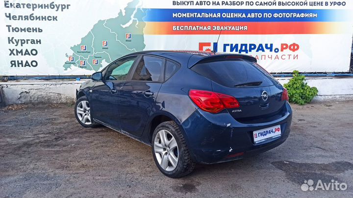 Решетка вентиляционная Opel Astra J 13502347