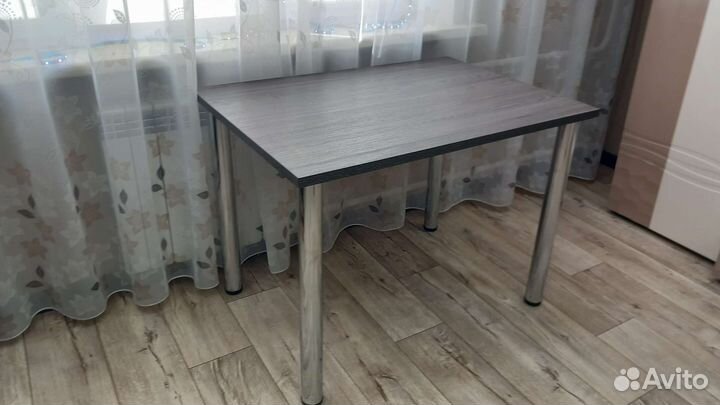 Стол новый 1000х700